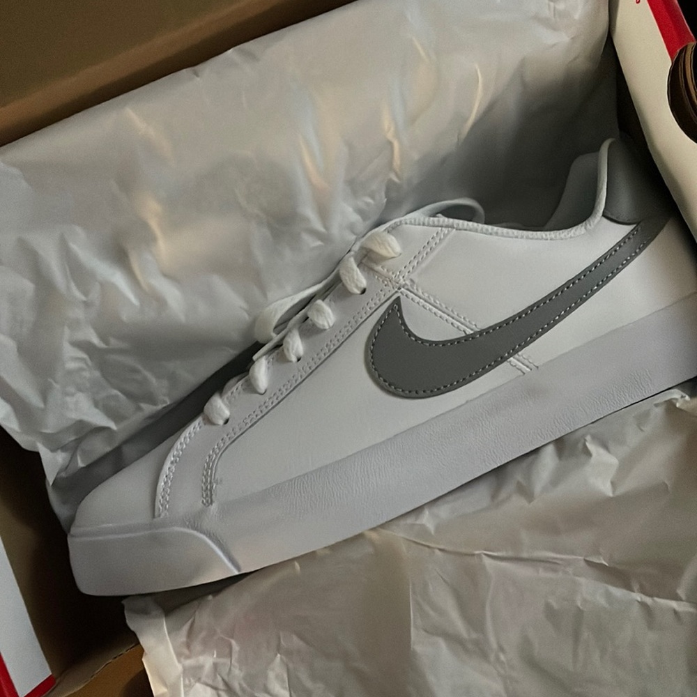 NIKE SHOES!